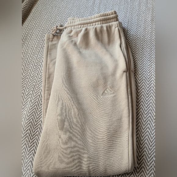 Adidas Womens Beige Jogger Pants/ Pre Own. Like New. - Picture 5 of 9